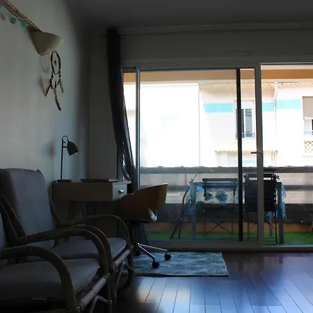 Pretty Bohemian Style Apt By Weekome * ジュアン・レ・パン